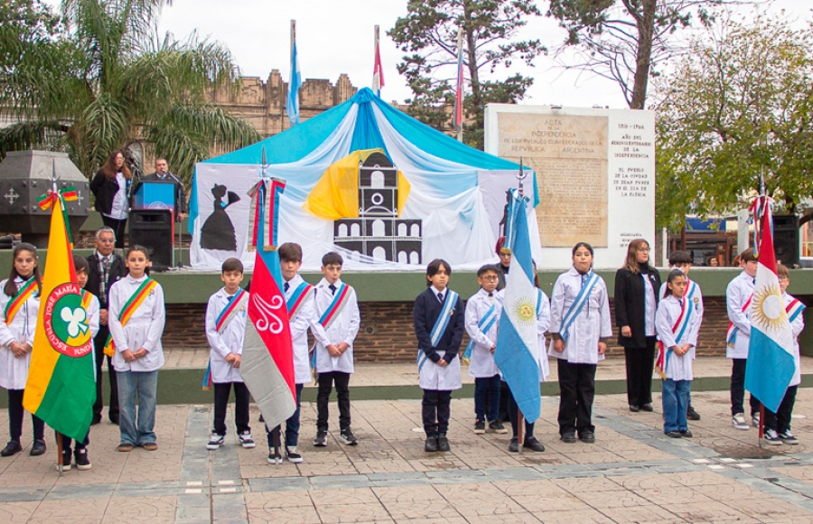 ACTO OFICIAL POR EL 216° ANIVERSARIO DE LA REVOLUCIÓN DE MAYO