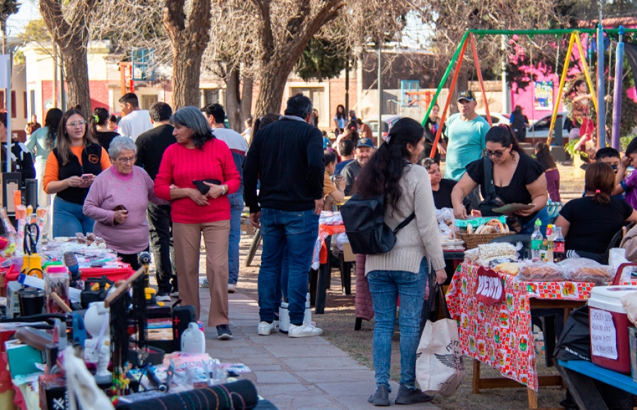 FERIA DE ARTESANOS Y EMPRENDEDORES