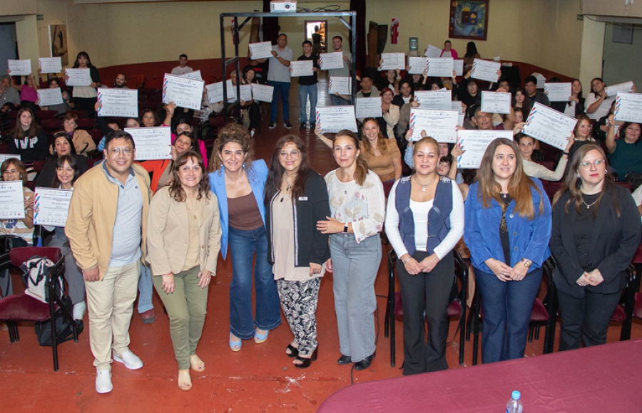 ACTO DE EGRESADOS DE LA DIPLOMATURA UNIVERSITARIA EN ACOMPAÑANTES COMUNITARIAS CONTRA LA VIOLENCIA DE GÉNERO