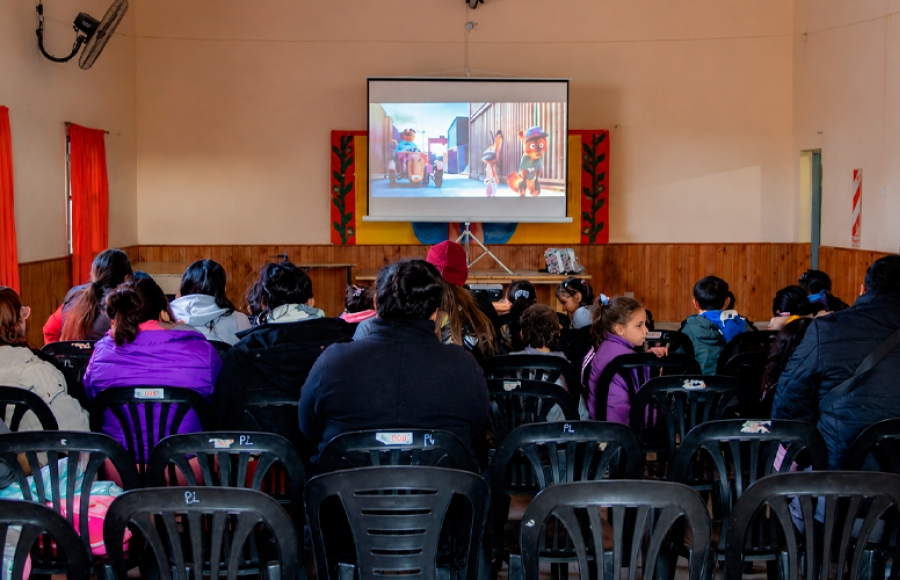 CINE EN BARRIO PARQUE LIBERTAD