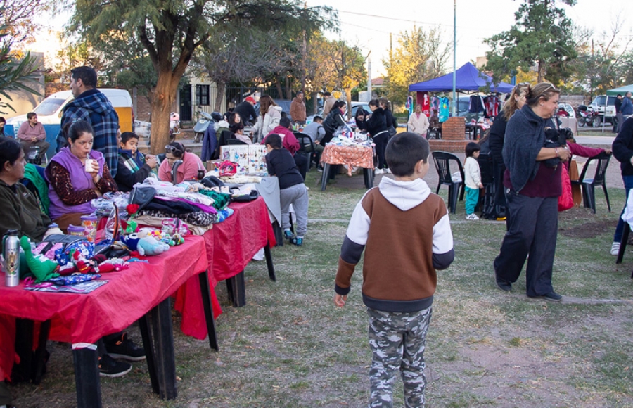 FERIA DE ARTESANOS Y EMPRENDEDORES