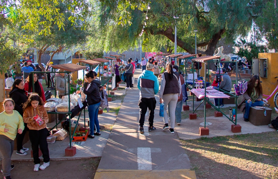 DOMINGO DE FERIA EN EL PASEO DEL ARTESANO