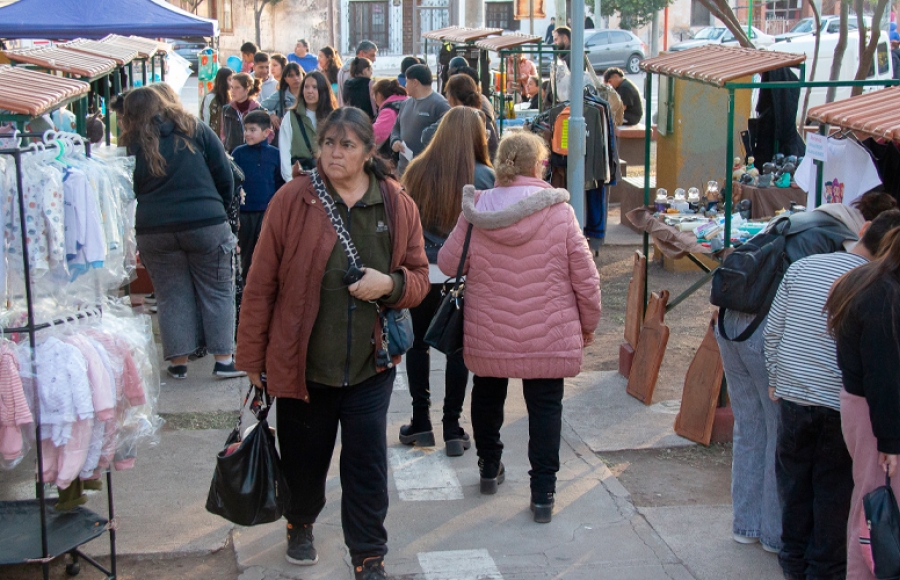 FERIA DE ARTESANOS Y EMPRENDEDORES