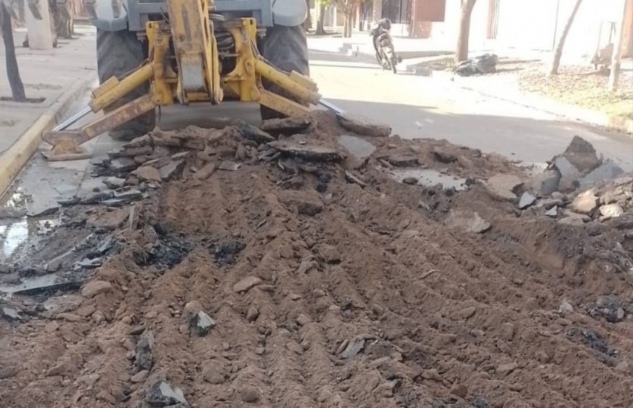 REPARACIÓN DE CARPETA ASFÁLTICA EN MORENO Y ZANICHELLI