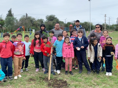 JORNADA “RAÍCES PARA EL FUTURO” Forestación con árboles autóctonos