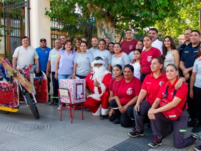 PAPÁ NOEL LLEGÓ A DEÁN FUNES