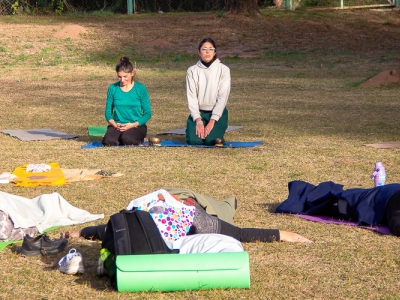TARDE DE YOGA SOLIDARIA EN DEÁN FUNES